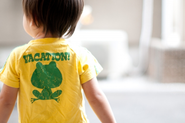 男の子の後ろ姿